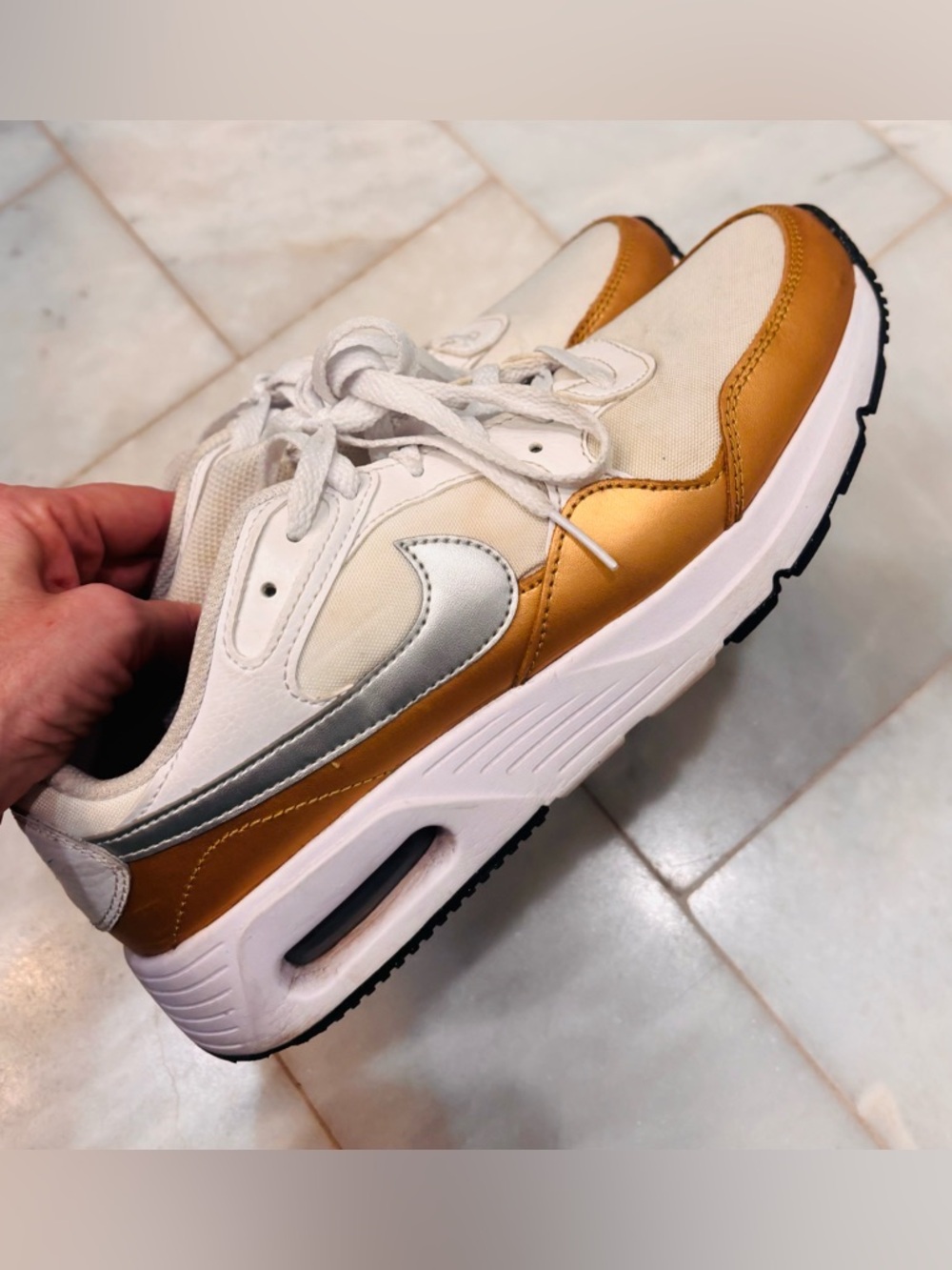 Nike Air Max SC White Gold & Silver Sneaker. Size 9.5 in exc condition